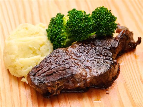 How to Make Steak and Mashed Potatoes on a Budget: 14 Steps