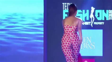 Top Models Fail High Heel Falls Catwalk Is Not Easy Task Try To