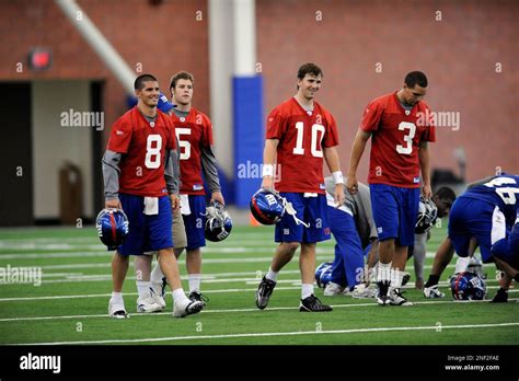 New York Giants Quarterbacks David Carr Rhett Bomar Eli