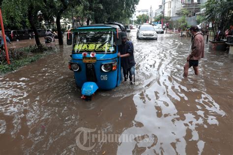 Banjir Kawasan Gunung Sahari Jakarta Foto 11 1910224 TribunNews