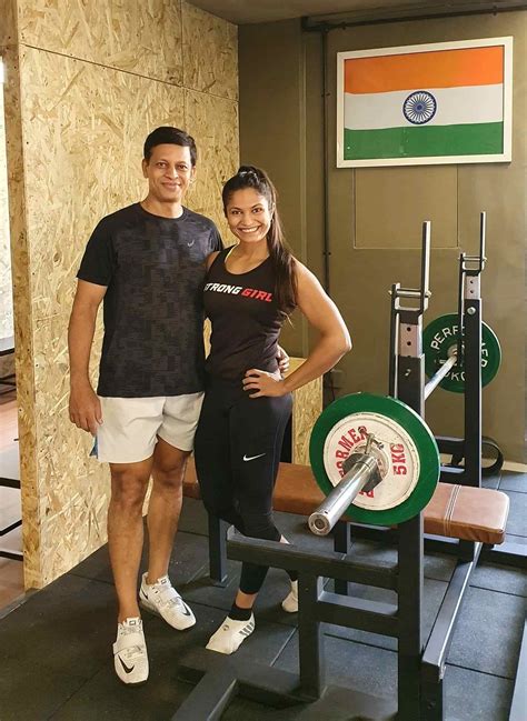 Viral Weight Training In A Saree Pune Doctor Is Internet S New Fitness Sensation