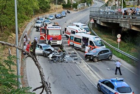 Incidente Oggi Ascoli Schianto Lungo La Circonvallazione Un Ferito Grave