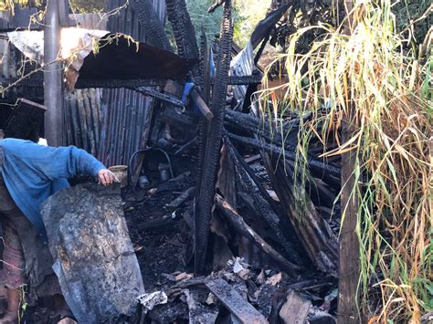 Una Vecina Del Barrio San Lucas Necesita Ayuda Tras El Incendio De Su