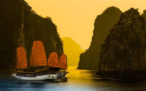 Vietnam at a Glance with Wendy Wu 12 day Group tour - Travel Advocates