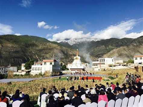 古老神秘的鄉城白色灌禮節扮靚四川省第八屆鄉村旅遊節 每日頭條