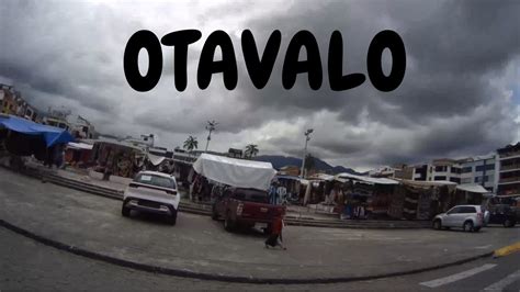 Ekvatorun en büyük turistik pazarı olan Plaza de los Ponchos Otavalo