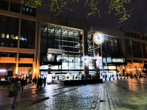 Photo de la gare de la Part-Dieu de nuit | Redécouvrir Lyon en photo