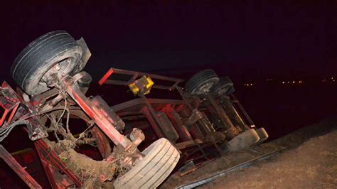 Fotos Viernheim Lkw kommt wegen Glätte ins Schleudern Anhänger