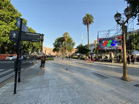 Sacan Las Rejas De Plaza De Mayo Y Preparan El Escenario Para La