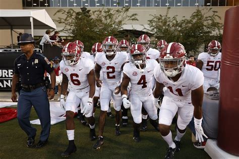 What’s the identity of this Alabama football team? Good question ...