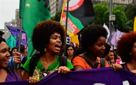 Existe Democracia sem as mulheres negras nos espaços de decisão