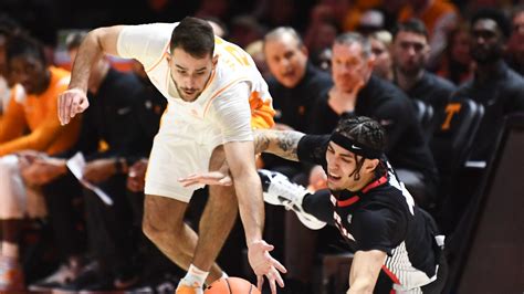 Tennessee basketball stifles Georgia in win before top-10 matchup with Texas