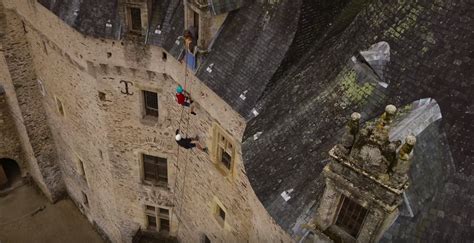 Eté Actif Descente en rappel Place du château Jumilhac le Grand