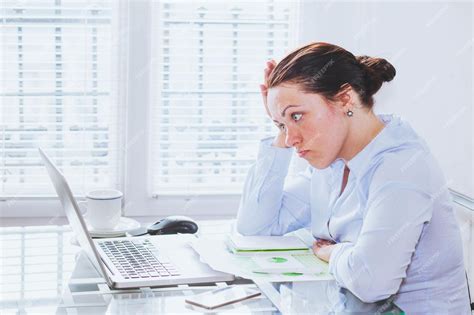 Premium Photo Angry Furious Woman In Modern Business Office Looking