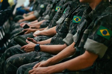 Farda do Exército Brasileiro significado tipos e características