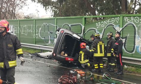 Frontale Nel Catanzarese Morti Quattro Giovani