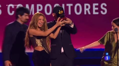 Shakira Agradece A España Su Primer Latin Grammy De La Noche “por Estar Ahí En Lo Bueno Y En Lo