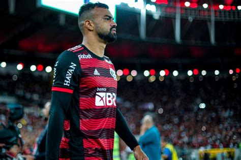 Fabrício Bruno titular do Flamengo externa admiração por David Luiz