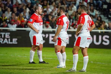 Pro D Biarritz Avec Seulement Joueurs Sur La Feuille De Match