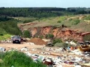 G Toneladas De Lixo S O Jogadas Por M S Em Rea De Eros O Em S