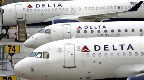 Delta Offers Passengers 10000 For Seats On An Overbooked Flight Video