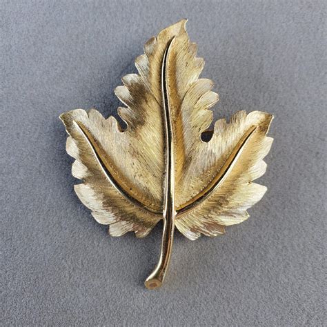 vintage gold toned trifari signed oak leaf brooch oak tree costume