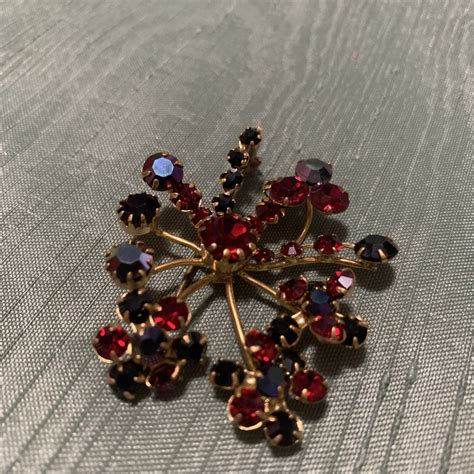 Vintage Austrian Ruby Red And Gold Pin Brooch Gem