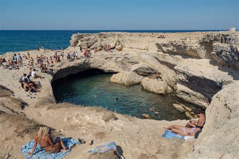 La Grotta Della Poesia Puglia Tutto Sulla Piscina Naturale Piu Bella