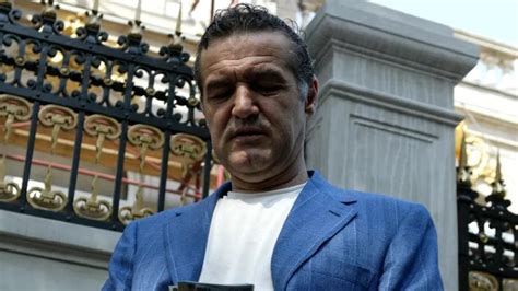 Playsport Gigi Becali nu și schimbă obiceiurile A ieșit pe stradă cu