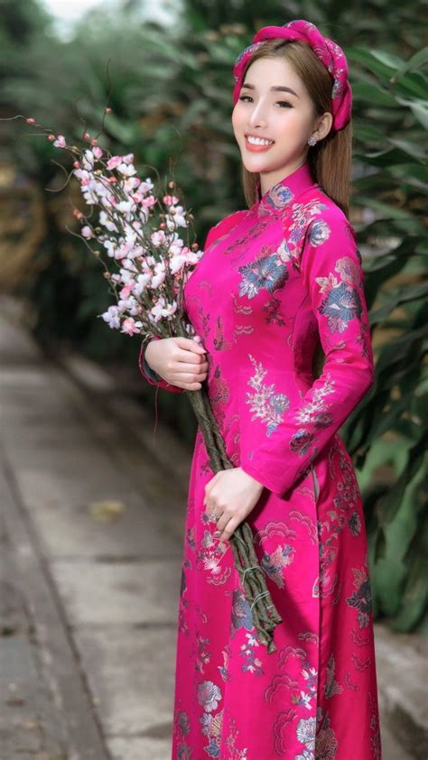 Ghim Của Ba Tu Trên Ao Dai 2020 Áo Dài Phụ Nữ Dép