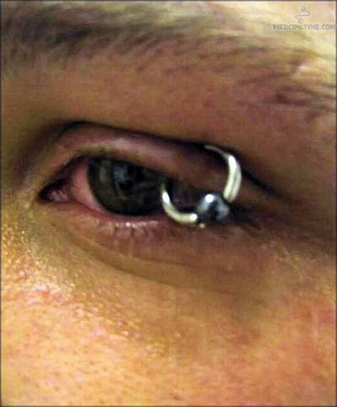 TIL eyelid piercings are a thing : r/WTF