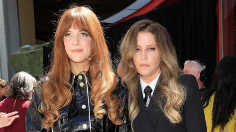 Riley Keough Gedenken An Mutter Lisa Marie Und Bruder Benjamin