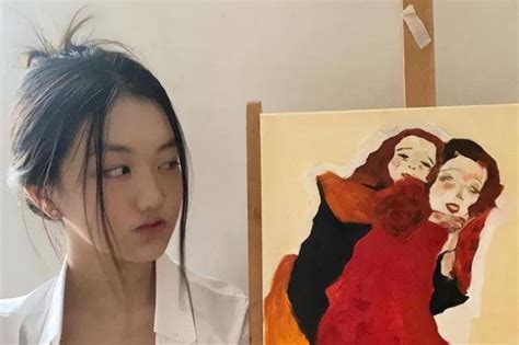 爸爸李亚鹏结婚半月后，15岁李嫣晒母女同框油画，衣品比油画抢镜海哈金喜李嫣油画新浪新闻