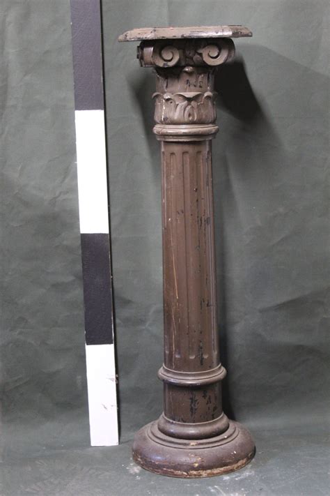 0074124 Clay Brown Painted Wooden Pillar Pedestal Stockyard North