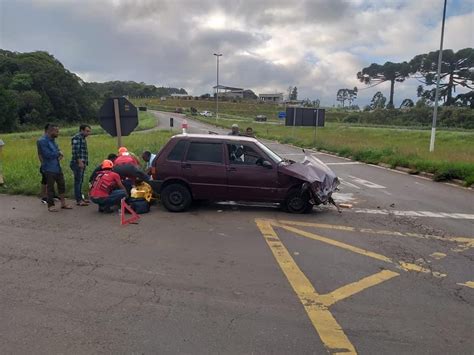 Veículo placas de Capinzal se envolve em acidente no trevão do