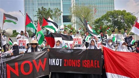 Massa Gelar Aksi Bela Palestina Di Depan Kedubes As Peringati Tahun