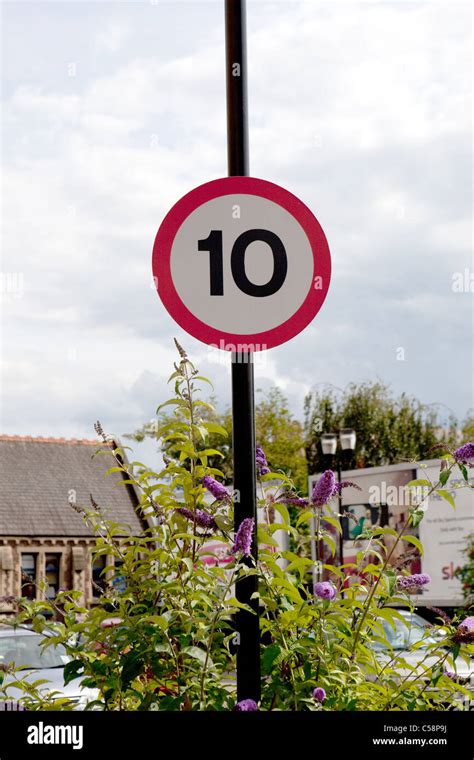 UK British 10 Miles Per Hour (mph) Speed Limit Zone Street Sign Stock ...