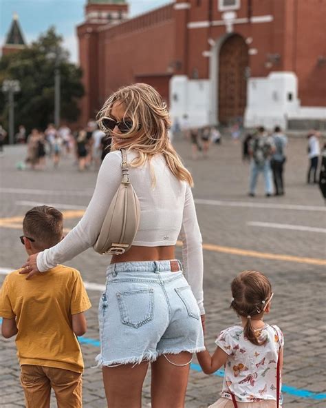 Sin Gabriel Soto Irina Baeva Se Reencuentra Con Su Familia En Rusia