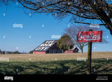 Painted Barn Advertising See Rock City Stock Photo Alamy