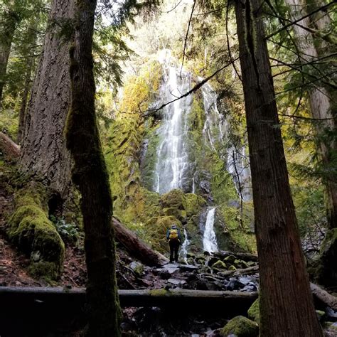 Moon Falls - Hike Oregon