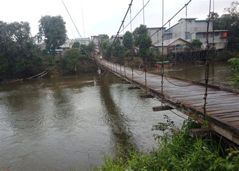 Lapuk Dimakan Usia Warga Jelai Hulu Takut Jika Jembatan Gantung Riam