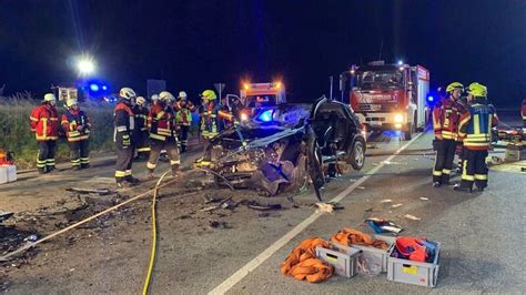 Zwei Personen Sterben Nach Schwerem Unfall Bei Landshut