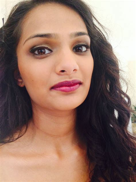 Nude Smokey Eyeshadow With A Deep Plum Lip Colour Look