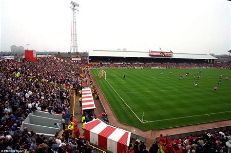 Football Grounds Then And Now From Highbury To Roker Park We Look