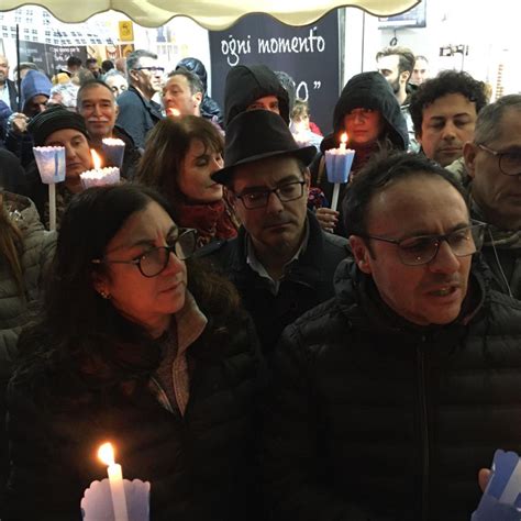 Taglio Dei Vitalizi In Centinaia Alla Fiaccolata Promossa Da Figuccia