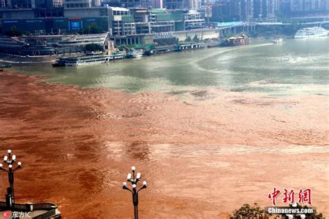 重庆两江交汇“阴阳水”奇观 一清一浑“鸳鸯锅” 搜狐大视野 搜狐新闻