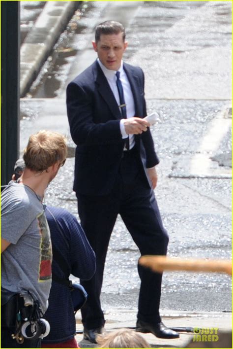 Tom Hardy Is The Handsome Legend In A Suit Photo 3152842 Tom Hardy Photos Just Jared