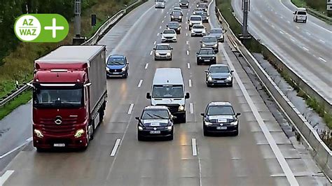 Protest Bei Wolfsburg Klimaaktivisten Fahren Tempo 100 Auf Autobahn A2