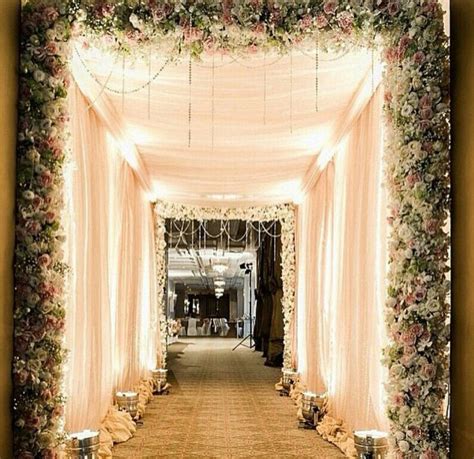 Pin By Pipuni Perera On Wedding Fantasme Wedding Reception Entrance Wedding Hall Decorations