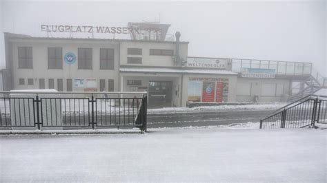 Wetter In Hessen Erster Schnee Auf Wasserkuppe Gerieselt Hessenschau